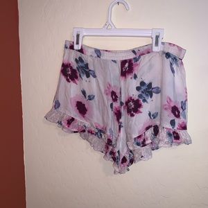 Loose floral shorts